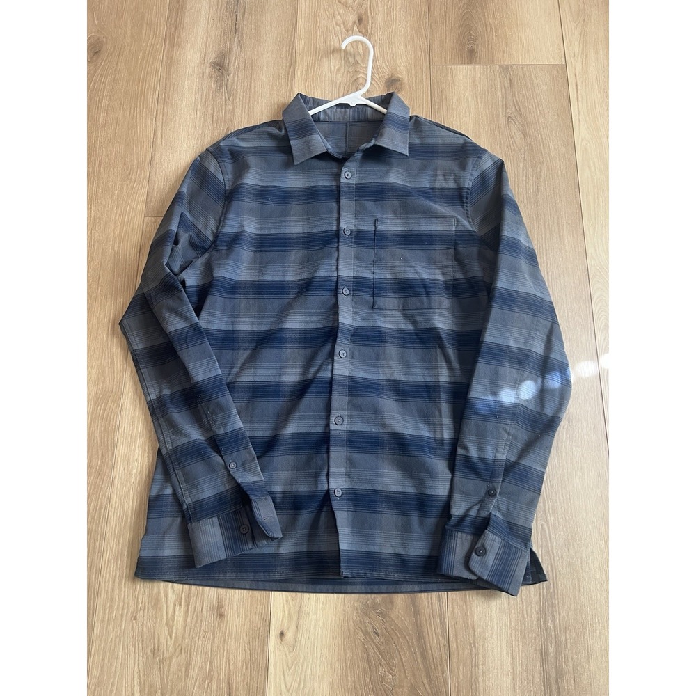 Lululemon Men's Long Sleeve Button Up Shirt Blue Gray Striped Stretch Casual